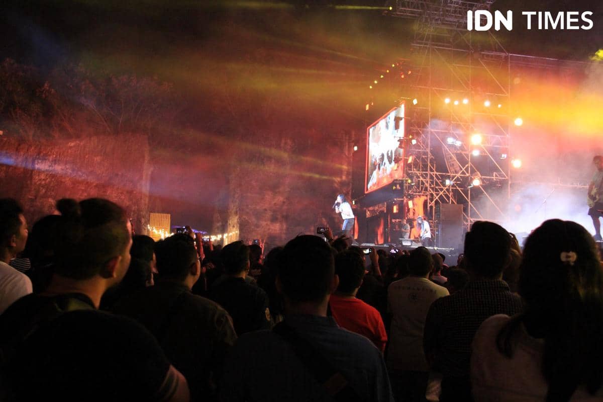 Referensi Gaya OOTD HipDut yang Bikin Tampil Standout di Konser
