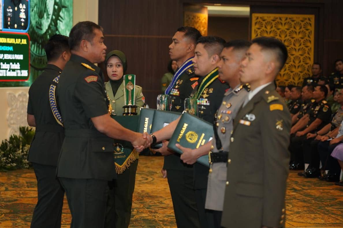 Lulus Seskoad 2026, Seskab Teddy Didapuk Jadi Penulis Taskap Terbaik