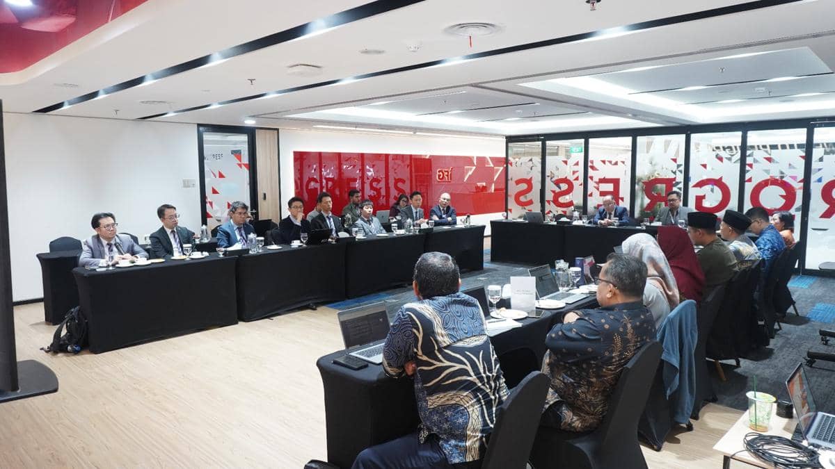 Focus Group Discussion (FGD) antara Indonesia dan Hong Kong di IFG Progress, Graha CIMB Niaga, Jakarta.(Dokumentasi FEB UI)