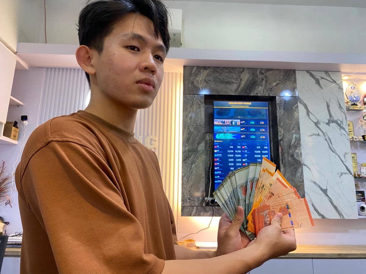 Ringgit Tembus Rp4.500, Money Changer di Kalbar Diserbu Turis Malaysia