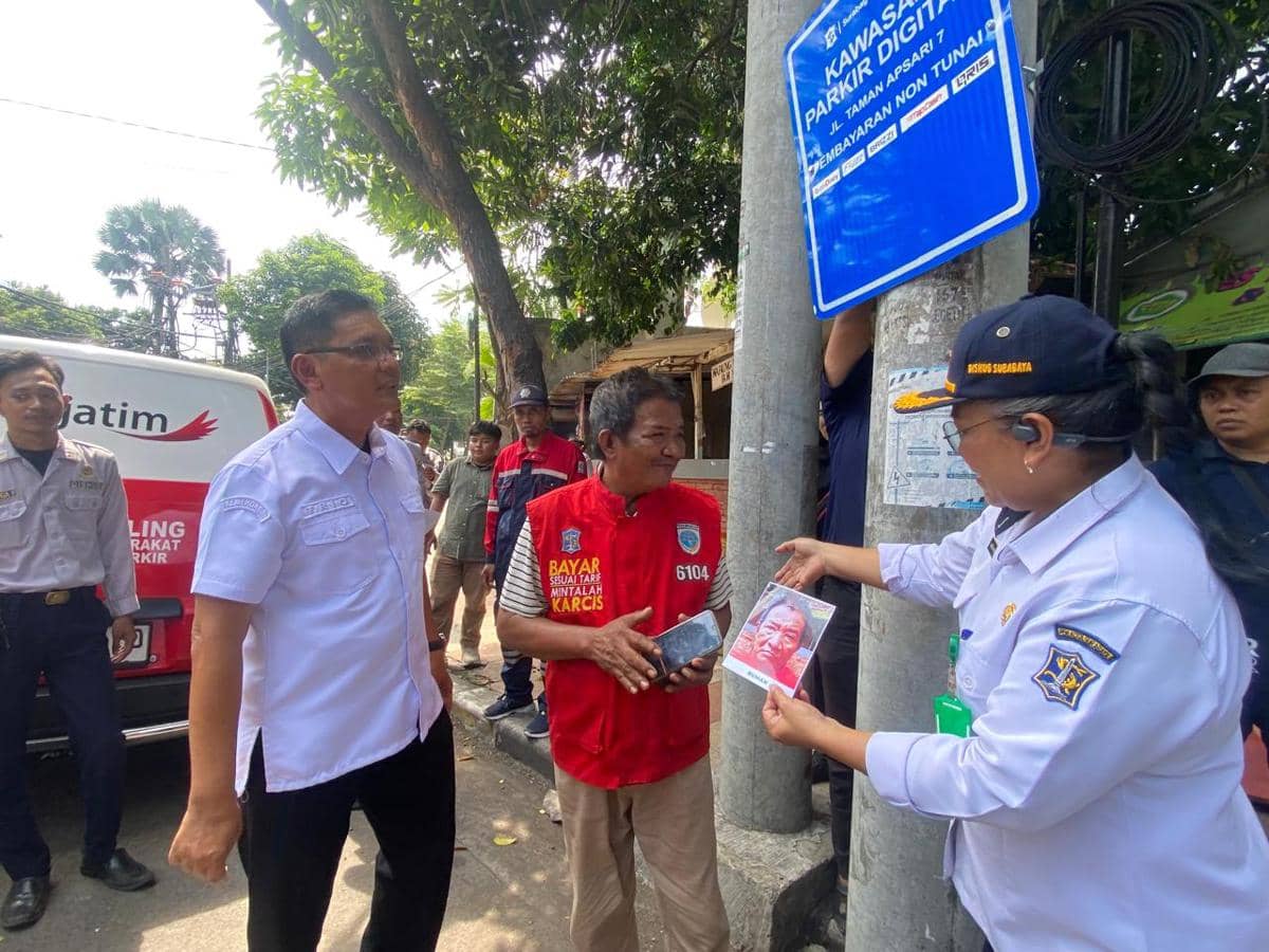 Rambu Parkir Digital di Surabaya Terpasang Foto Jukir, Ini Tujuannya