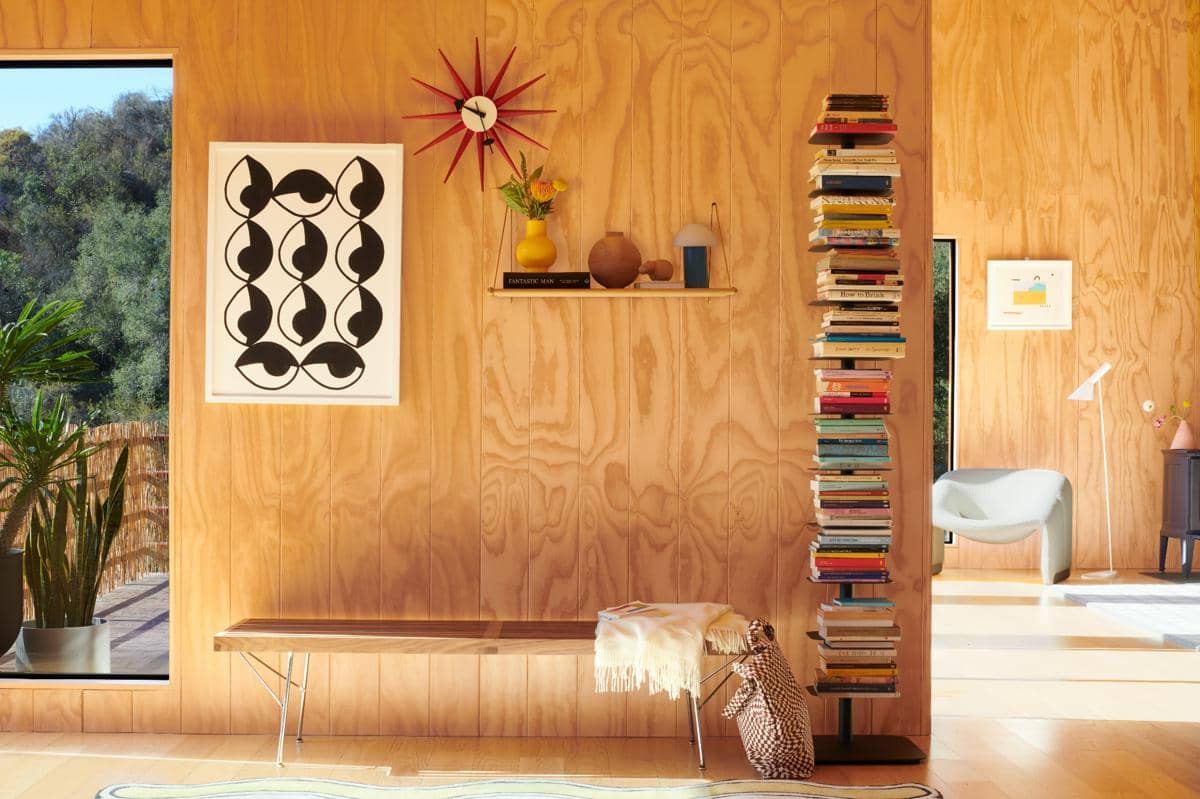 Produk Story Bookcase Herman Miller (foto via store.hermanmiller.com)