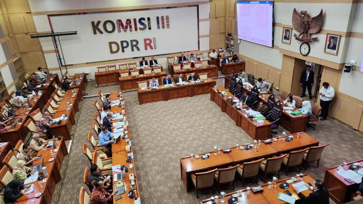 Pemerintah Serahkan 112 DIM RUU Polri ke DPR