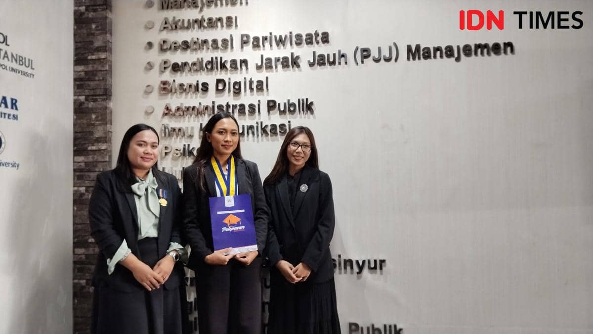 Made Indah Jadi Mahasiswa Undiknas Pertama yang Lulus Jarak Jauh