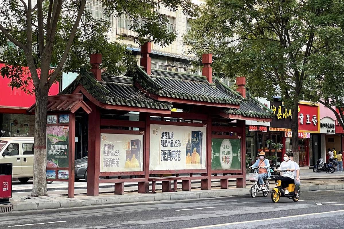 potret halte bus di China
