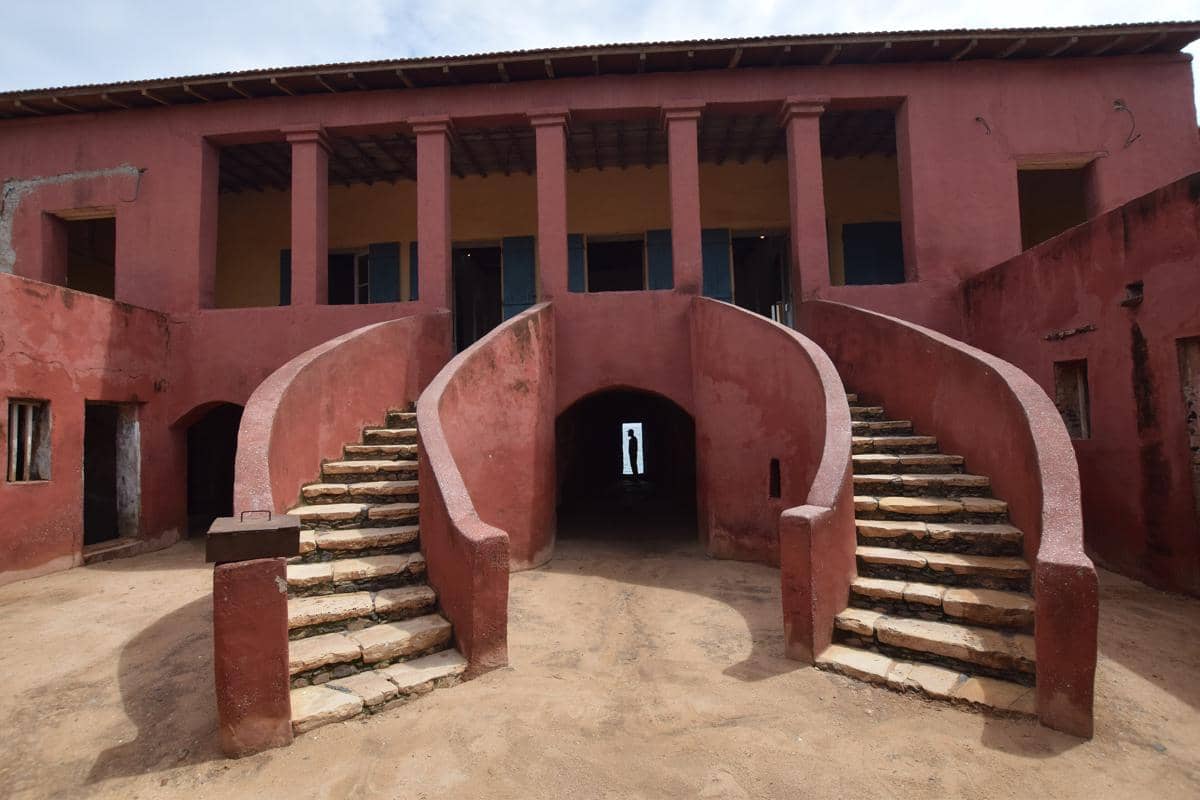 Maison des Esclaves, salah satu bangunan di Pulau Gorée yang berkaitan dengan sejarah perdagangan budak Atlantik.