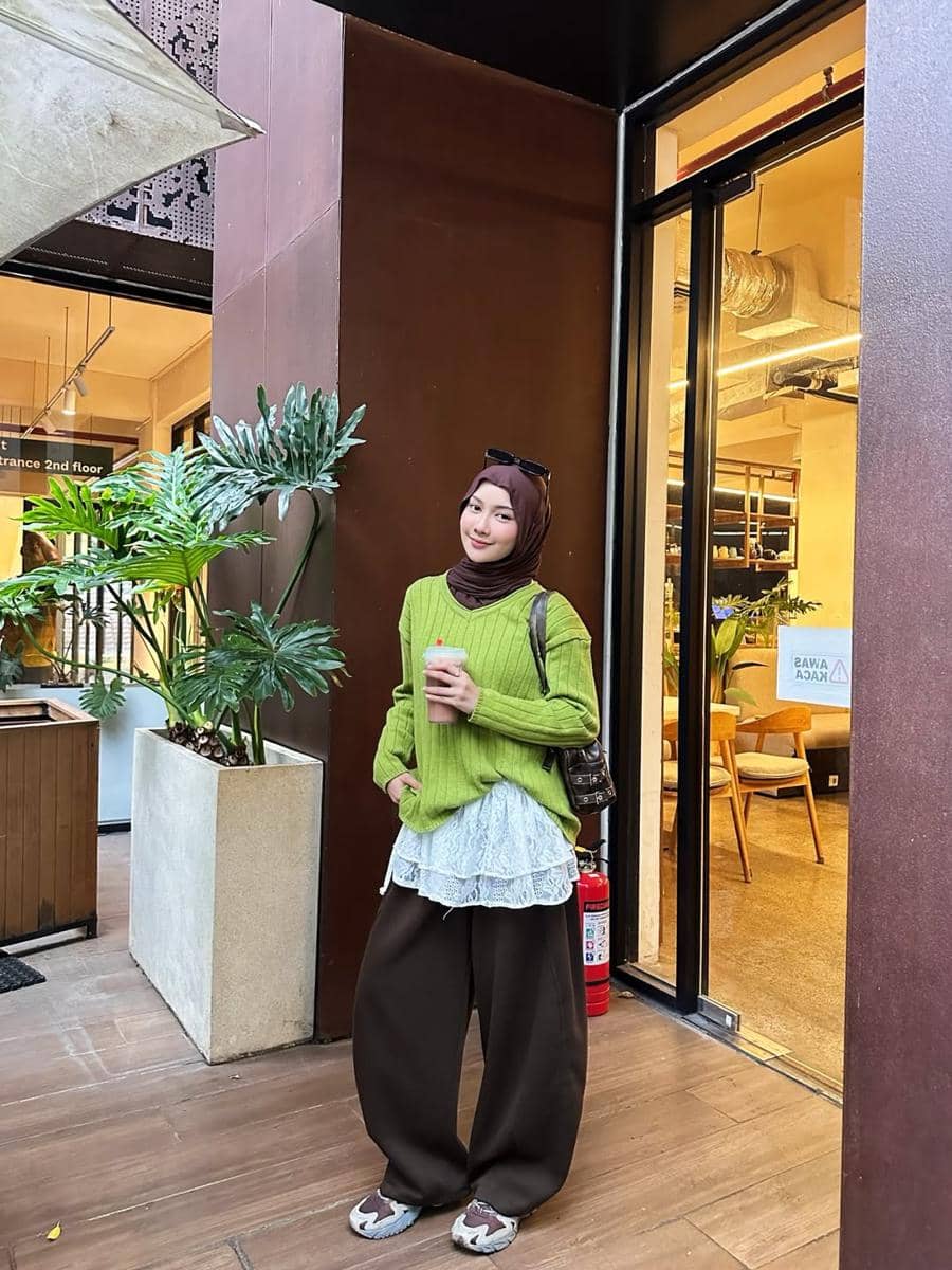 OOTD Pakai Sneakers ala Nabilah Lutfiah