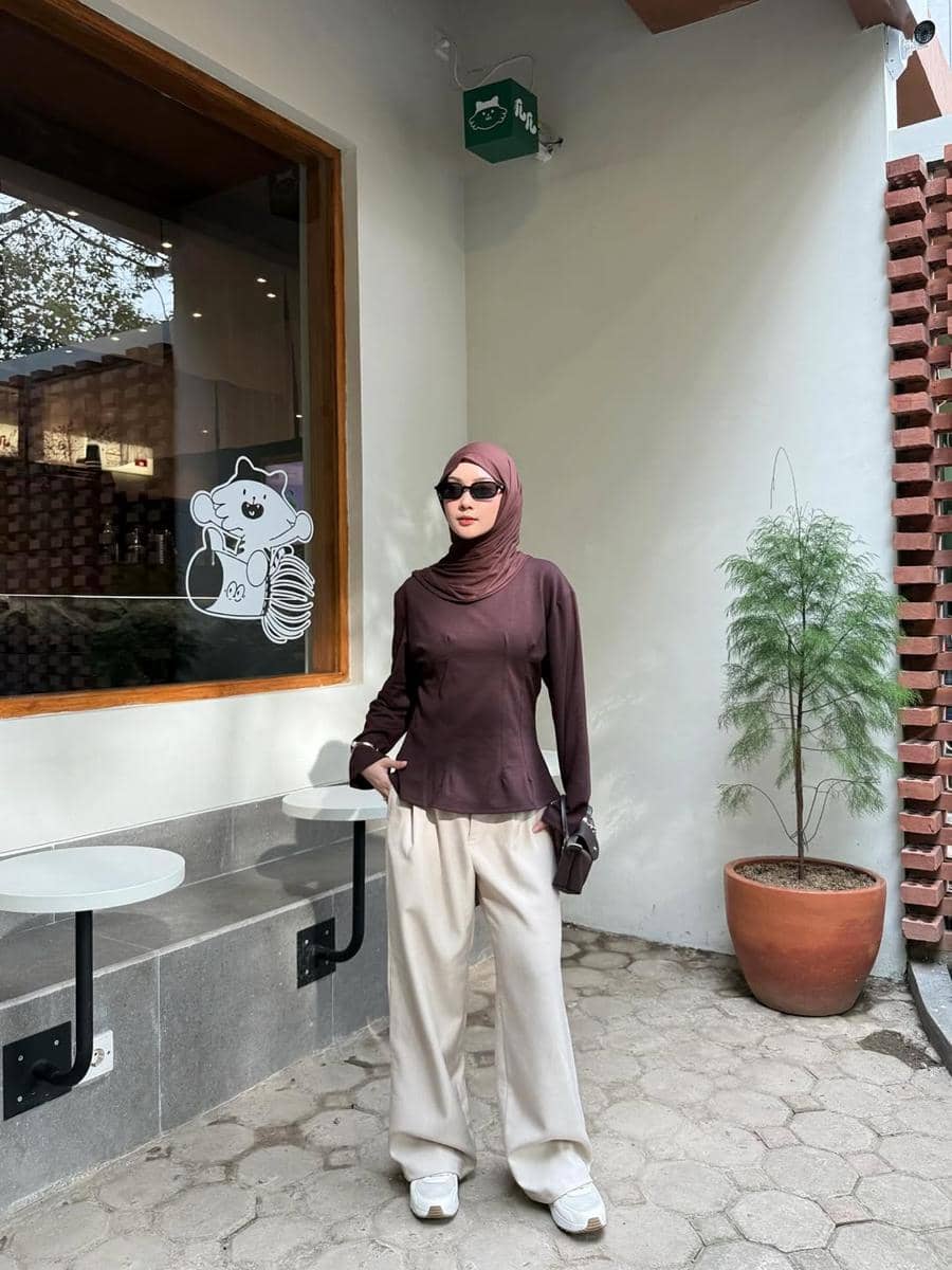 OOTD Pakai Sneakers ala Nabilah Lutfiah