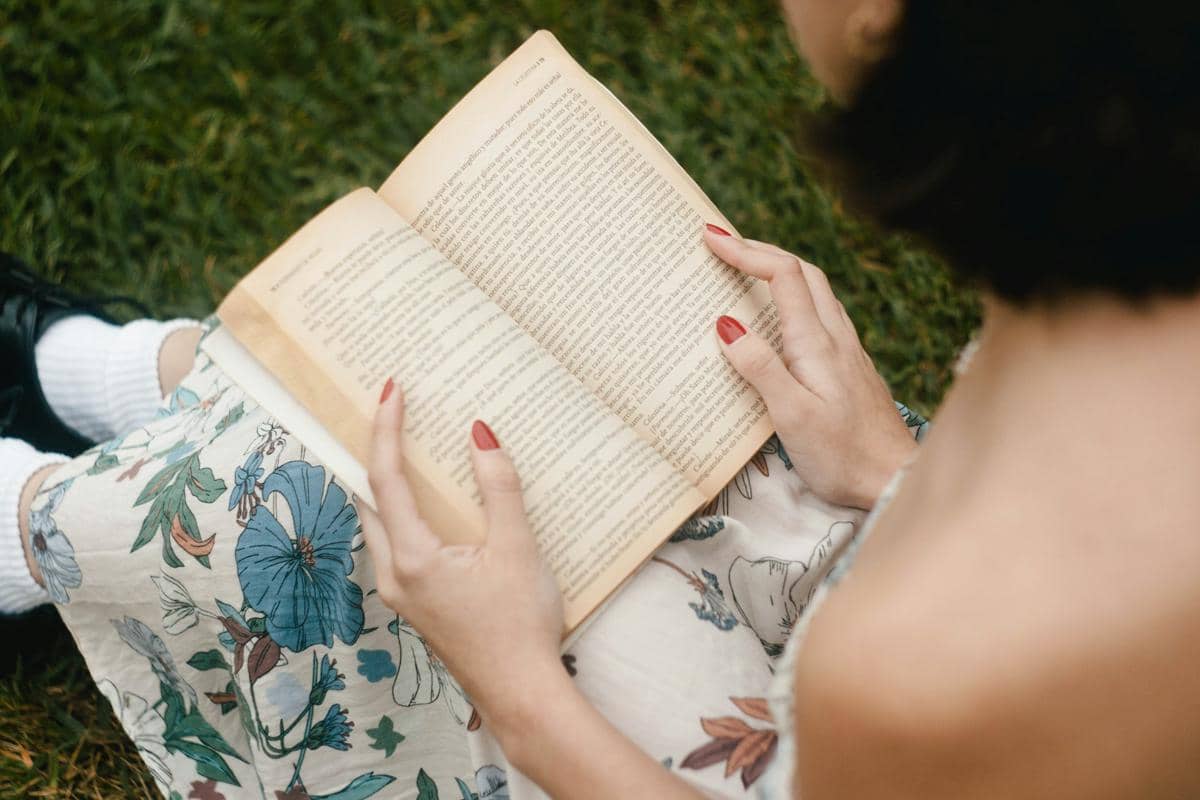 7 Buku Memoar Tentang Persahabatan yang Penuh Makna