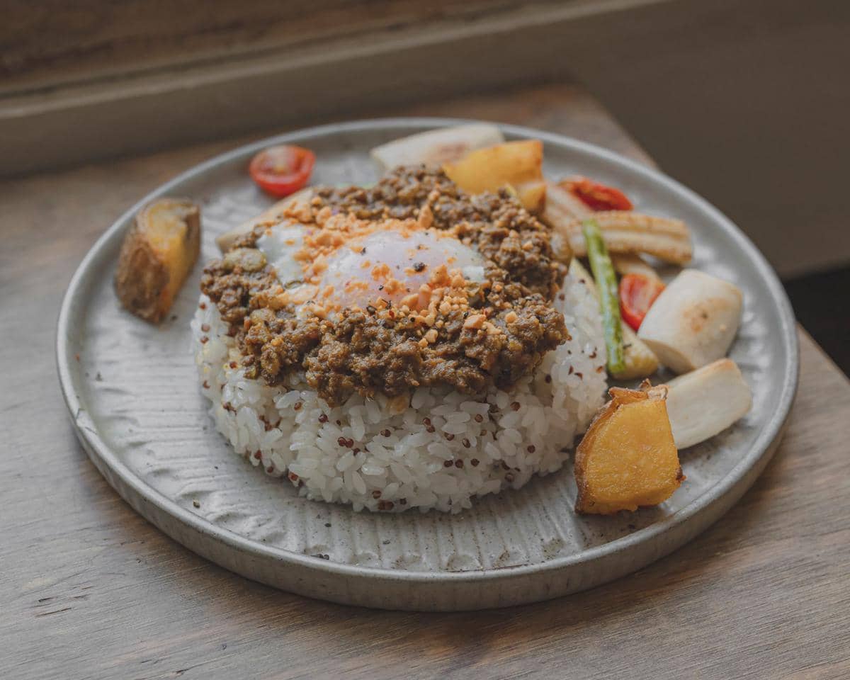 Resep Beef Rice Bowl Khas Cantonese, Ide Makan Malam Simpel!