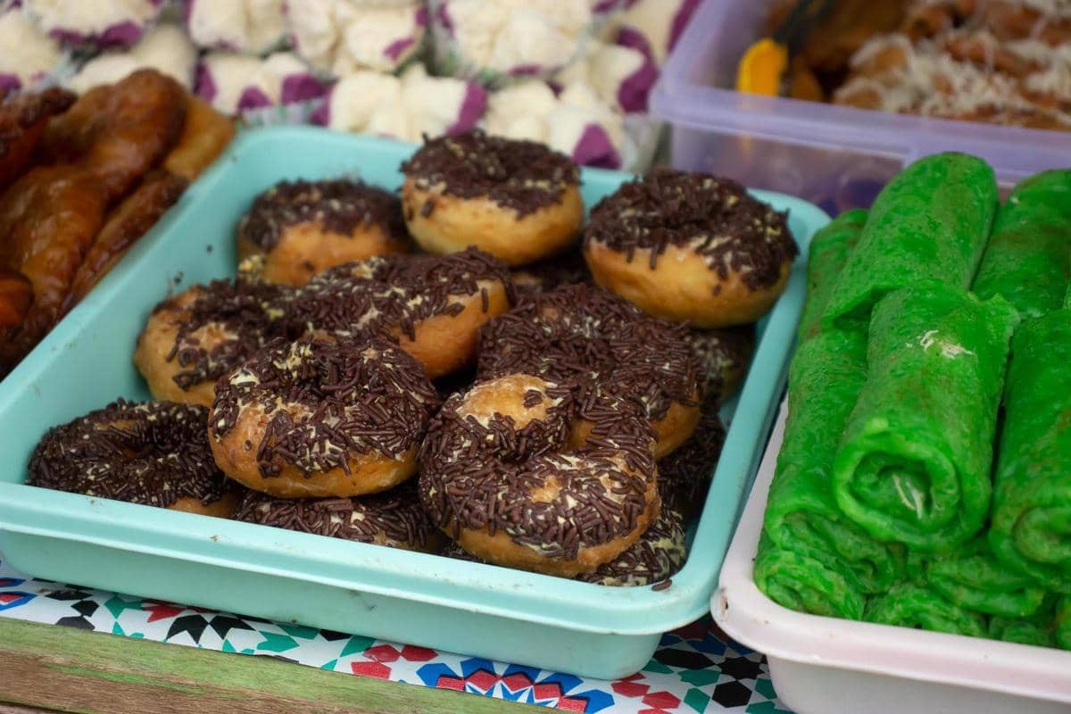 Resep Donat Kampung Cokelat Klasik yang Lembut dan Empuk