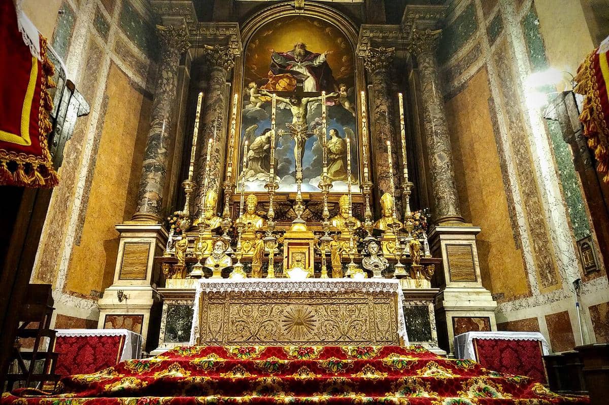 5 Fakta Gereja Tritunggal Mahakudus Bagi Para Peziarah, Hidden Gem Kota Roma