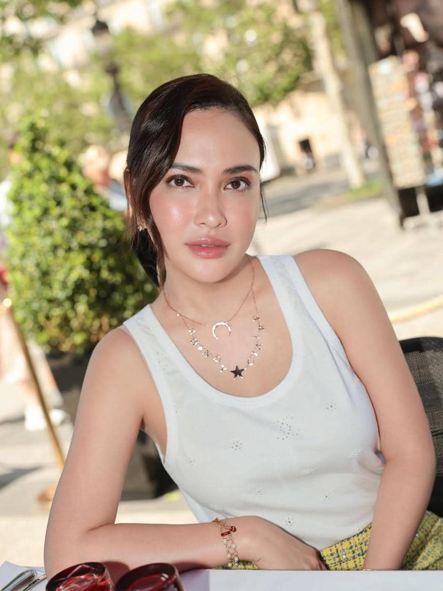Shandy Aulia menikmati liburan musim panas di Paris