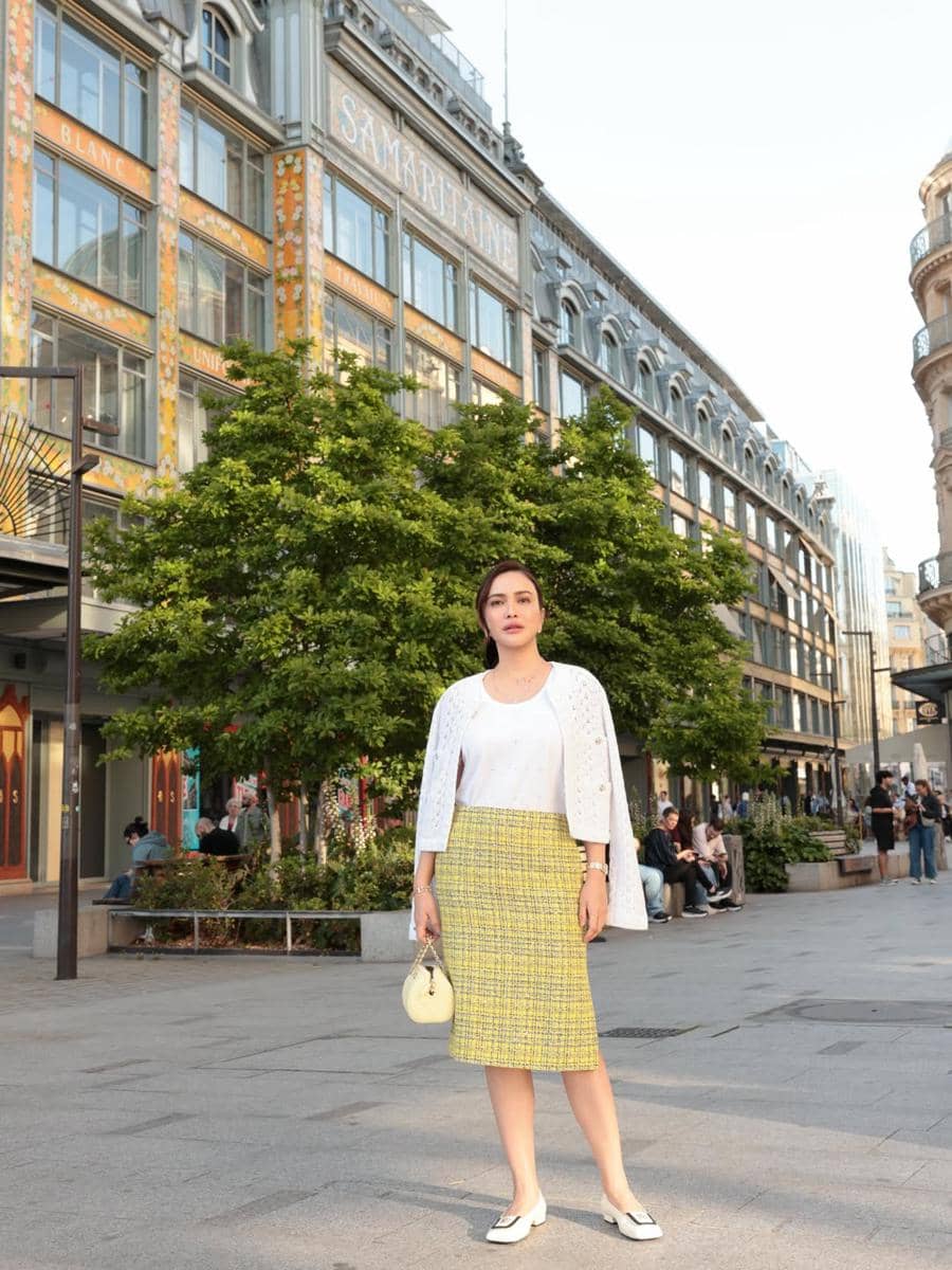 Shandy Aulia menikmati liburan musim panas di Paris