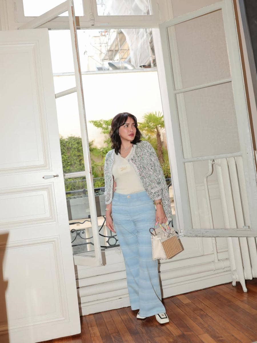 Shandy Aulia menikmati liburan musim panas di Paris