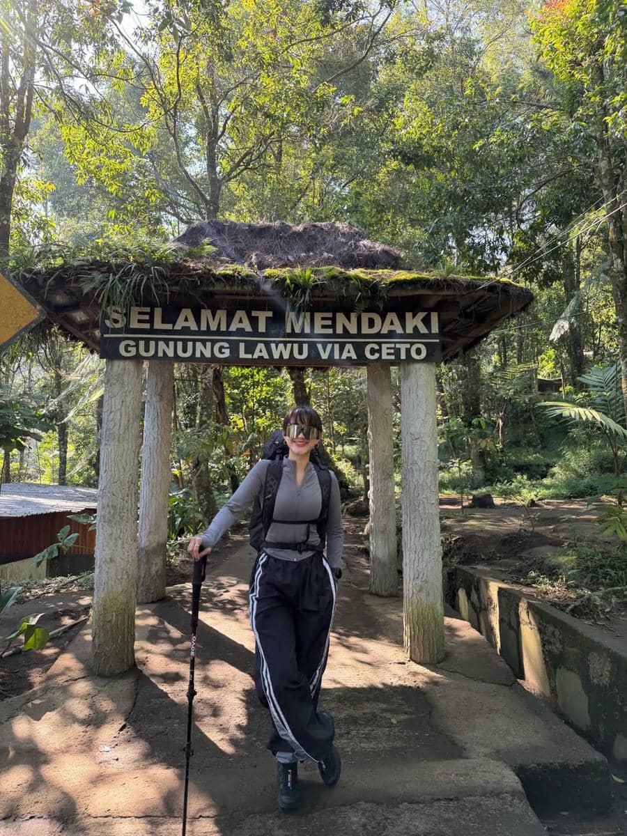Ghea Youbi sukses pertama kali mendaki gunung