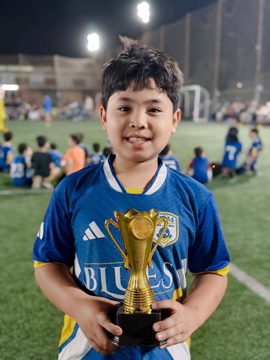 Anak Oki Setiana Dewi raih penghargaan sekolah bola di Mesir