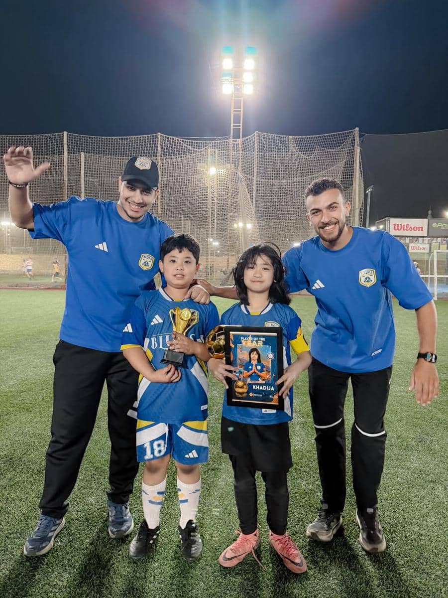 Anak Oki Setiana Dewi raih penghargaan sekolah bola di Mesir