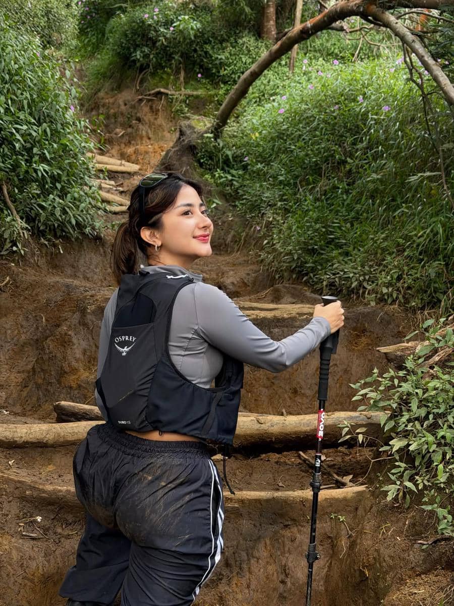 Ghea Youbi sukses pertama kali mendaki gunung