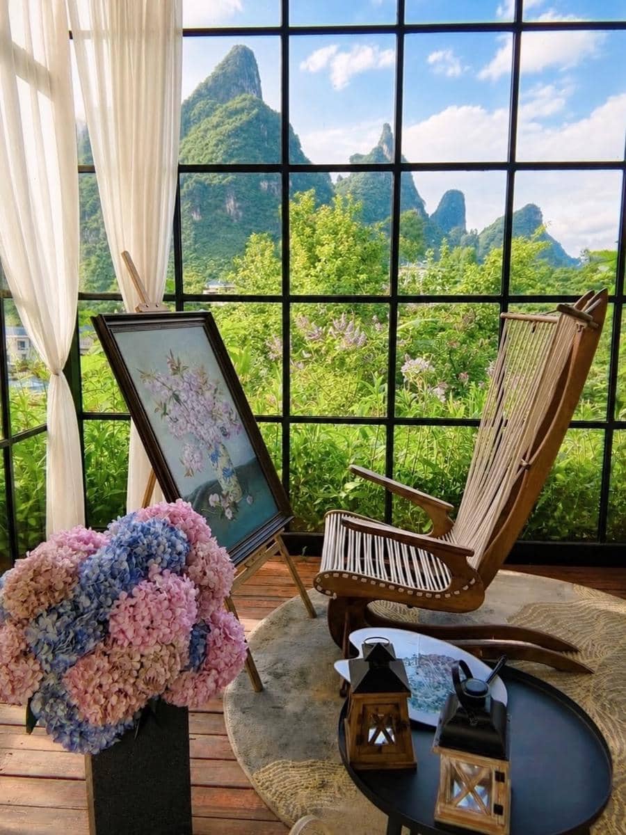 Nanda Arsyinta keliling taman bunga di Yangshuo