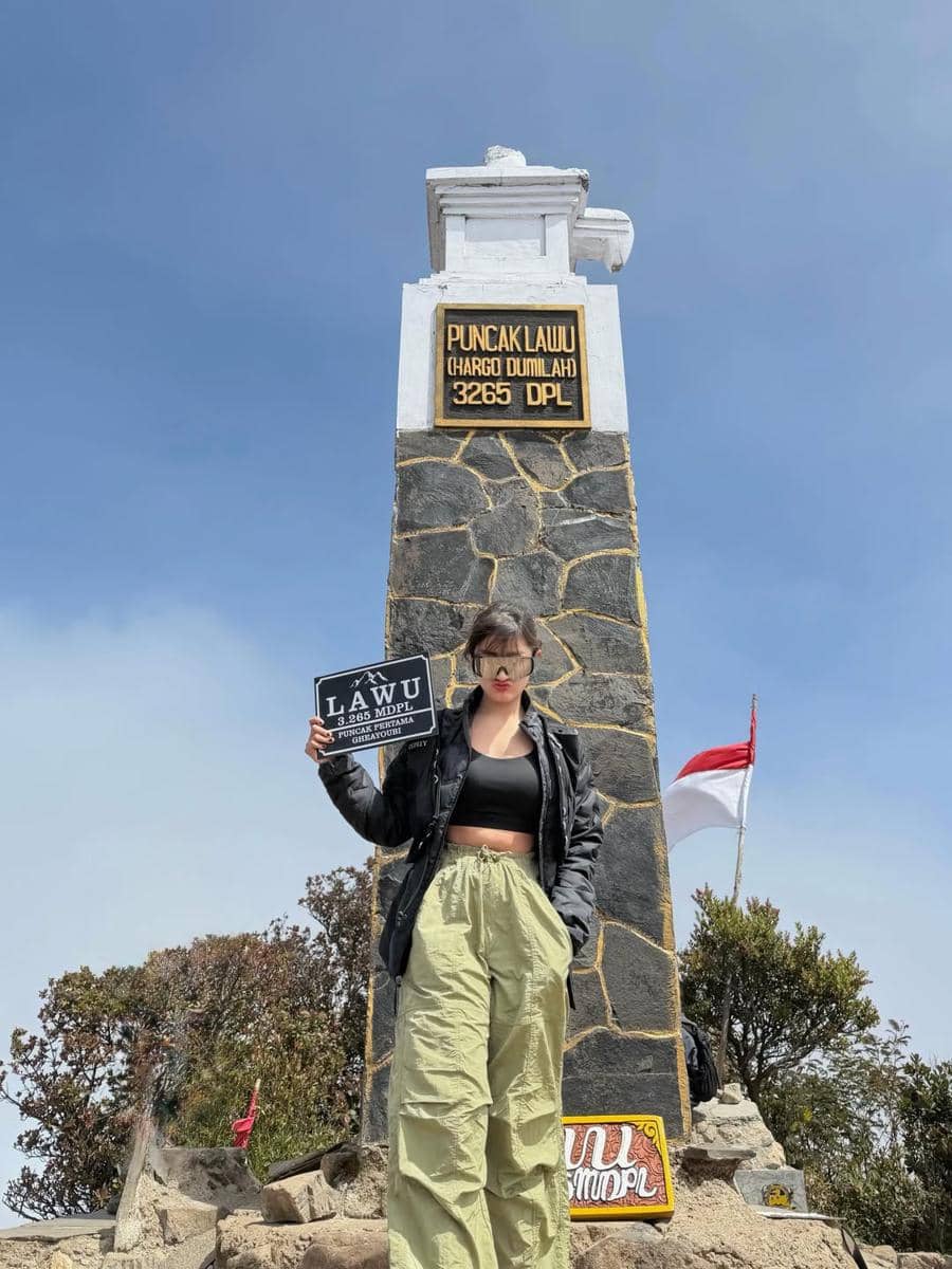 Ghea Youbi sukses pertama kali mendaki gunung