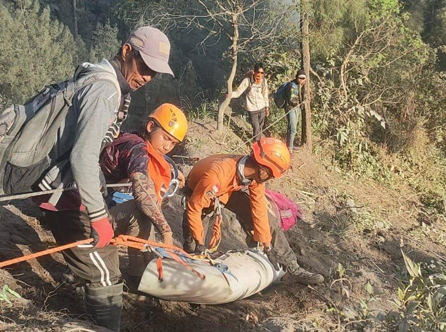 Akhirnya Pendaki Terakhir yang Hilang di Semeru Berhasil Dievakuasi