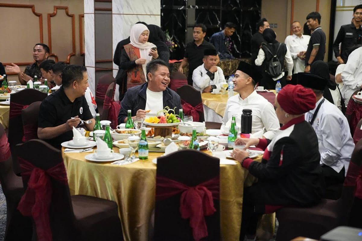 Momen Kaesang Nobar Timnas Indonesia dengan Gubernur Sumsel