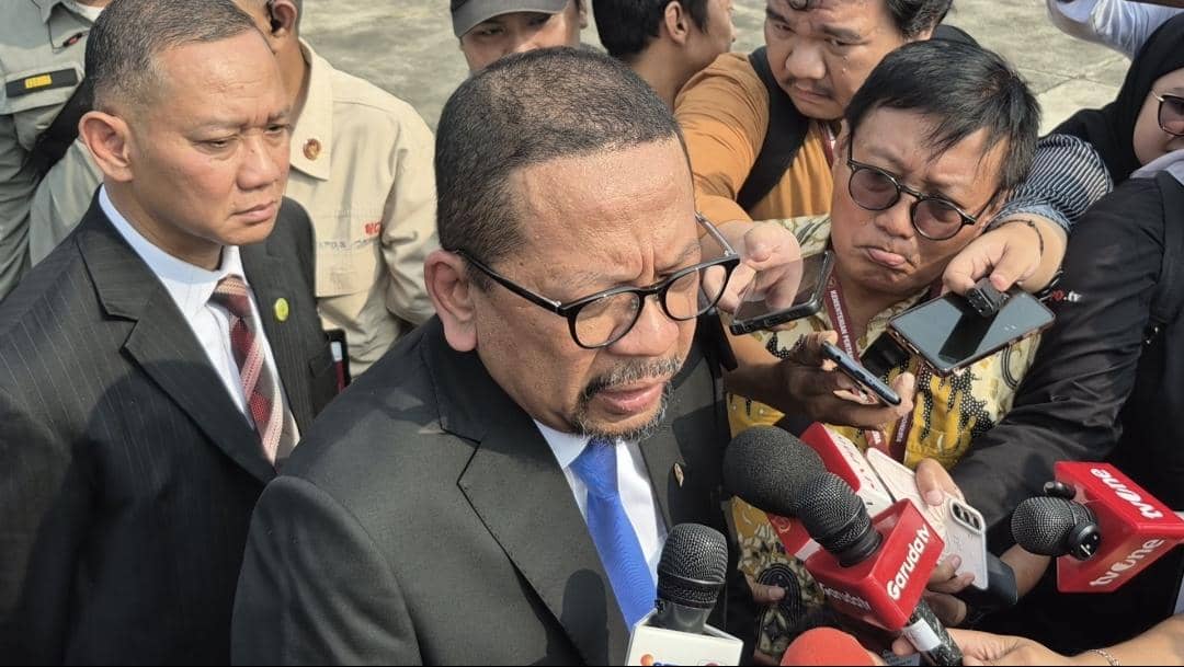 Muhammad Qodari, Bakom RI