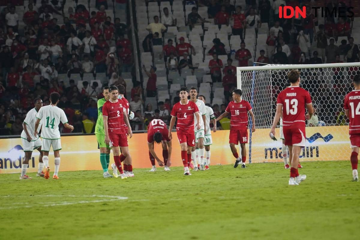 Potret Mathew Baker di laga Timnas Indonesia vs Oman