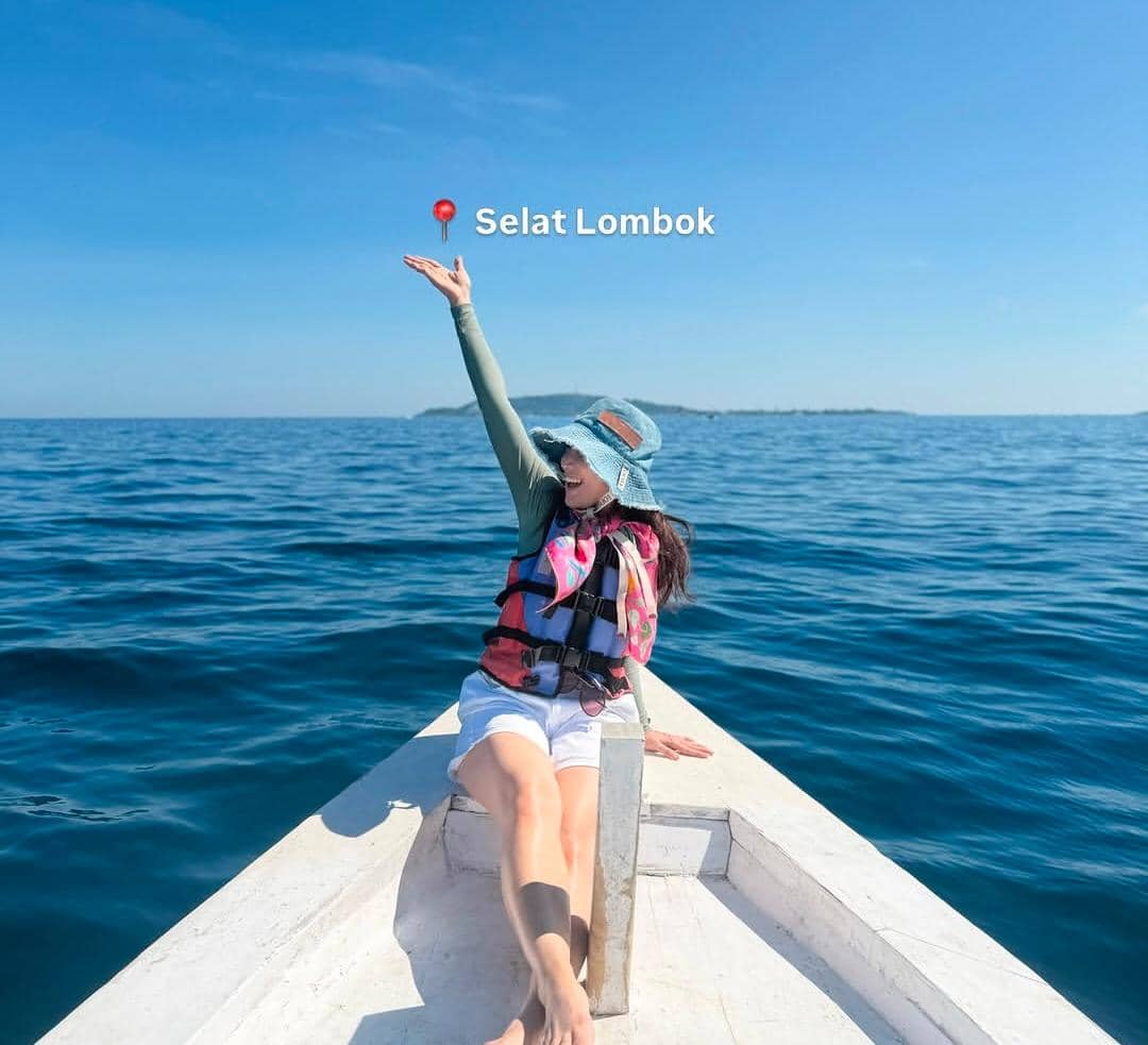 potret keluarga Ayu Dewi liburan di Pulau Lombok