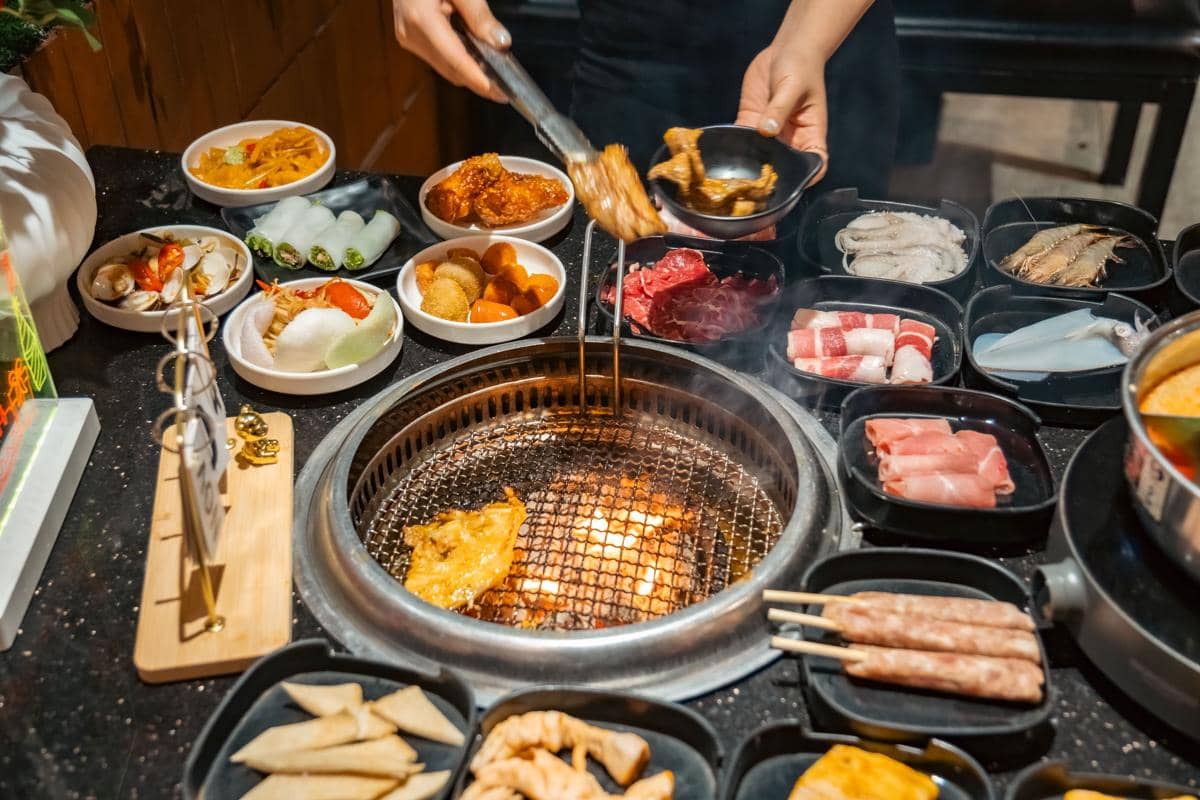 5 Tipe Cowok saat Makan di Restoran All You Can Eat