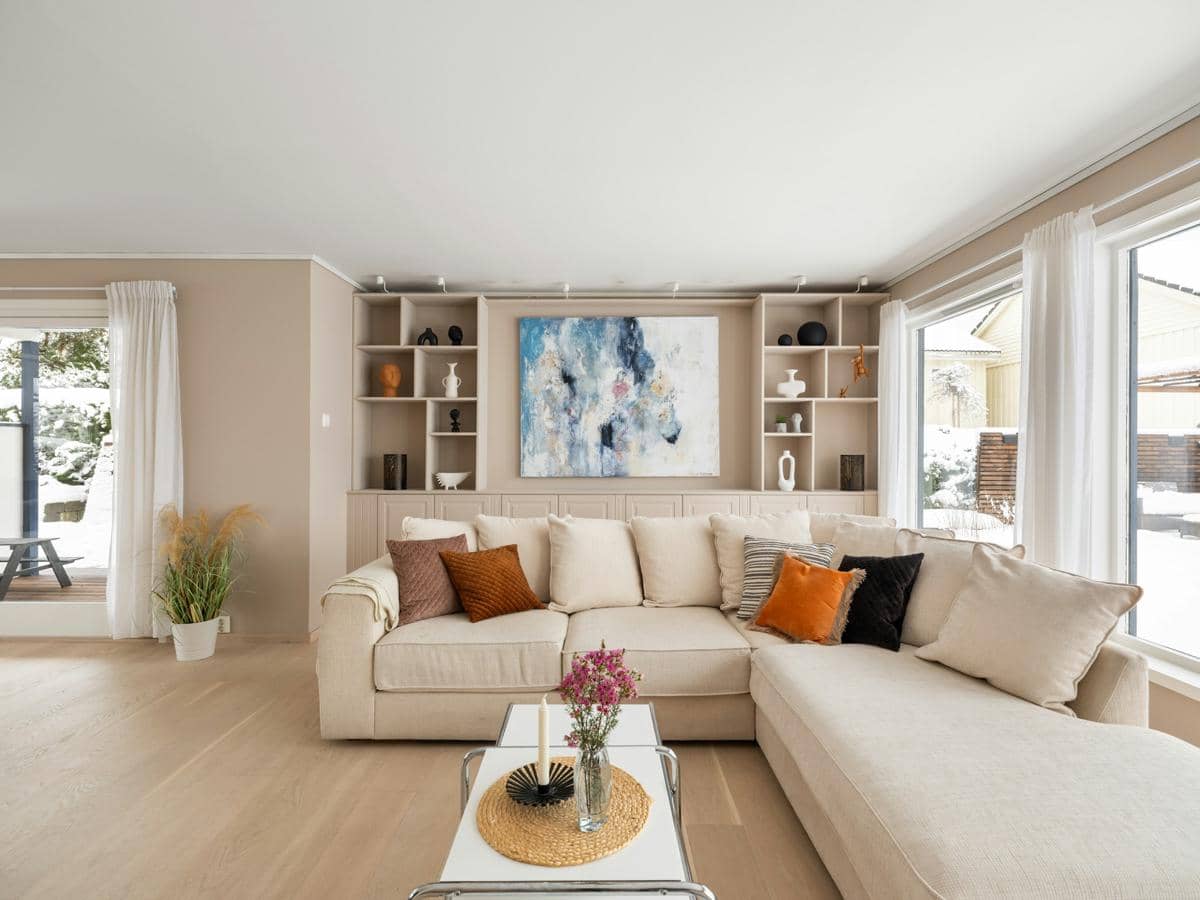 5 Kunci Menghidupkan Interior Greige Minimalis Lewat Tekstur Kain