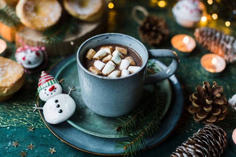ilustrasi coklat panas dengan marshmallow