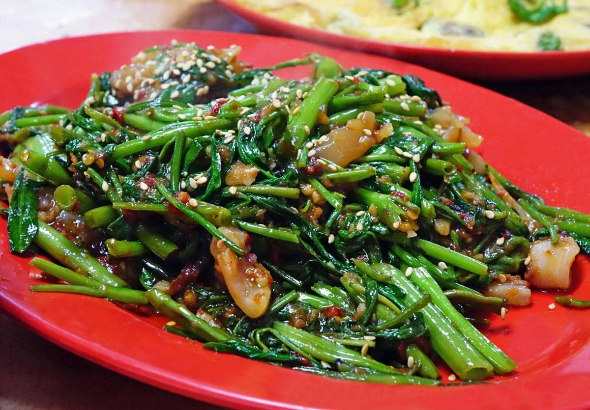Resep Tumis Kangkung Terasi ala Restoran, Tetap Hijau dan Kriuk!