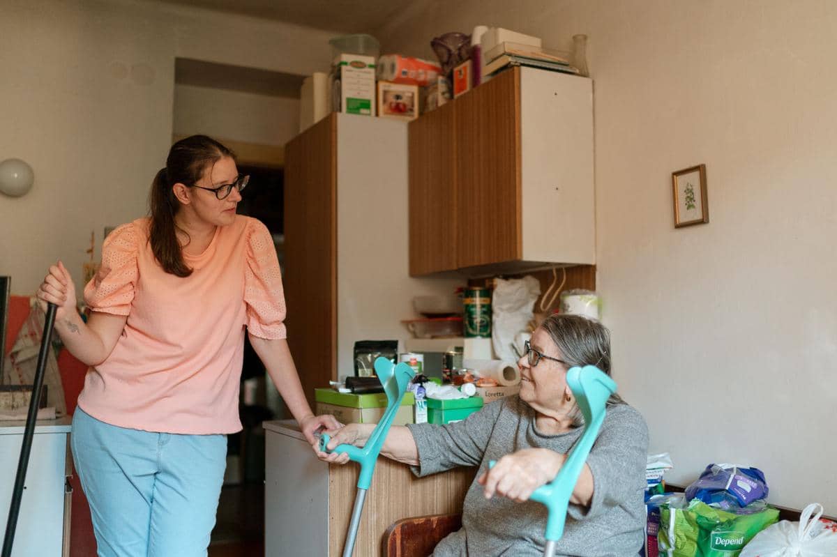 7 Kehilangan yang Dialami Caregiver selain Waktu, Relate?