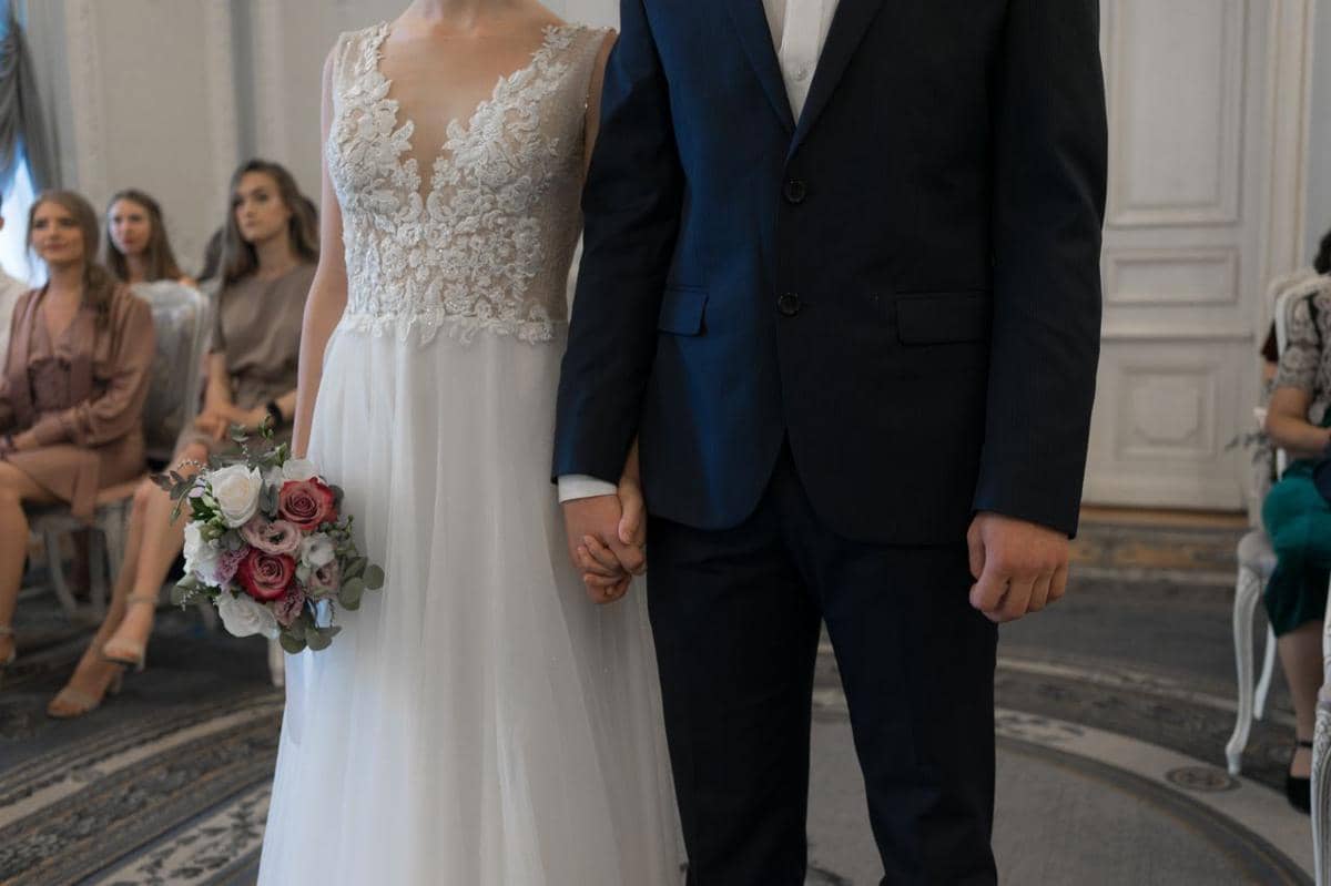 Ilustrasi courthouse wedding
