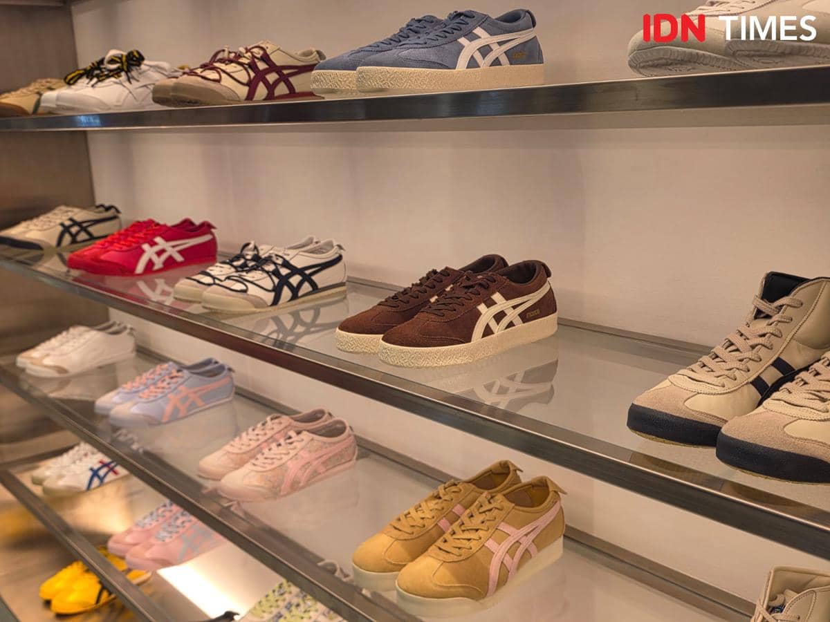 Toko terbesar di Jakarta, berlokasi di Lantai 2, Plaza Senayan