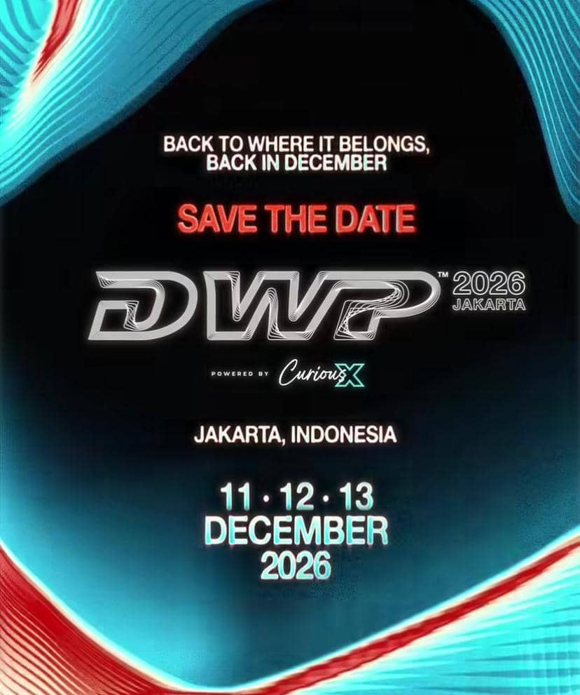 Poster pengumuman acara DWP 2026 di Jakarta menampilkan tanggal 11, 12, dan 13 Desember dengan desain futuristik berwarna biru dan merah.