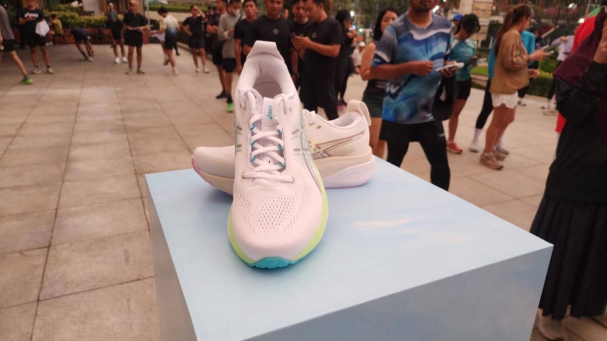 Gel Kayano 33.jpg