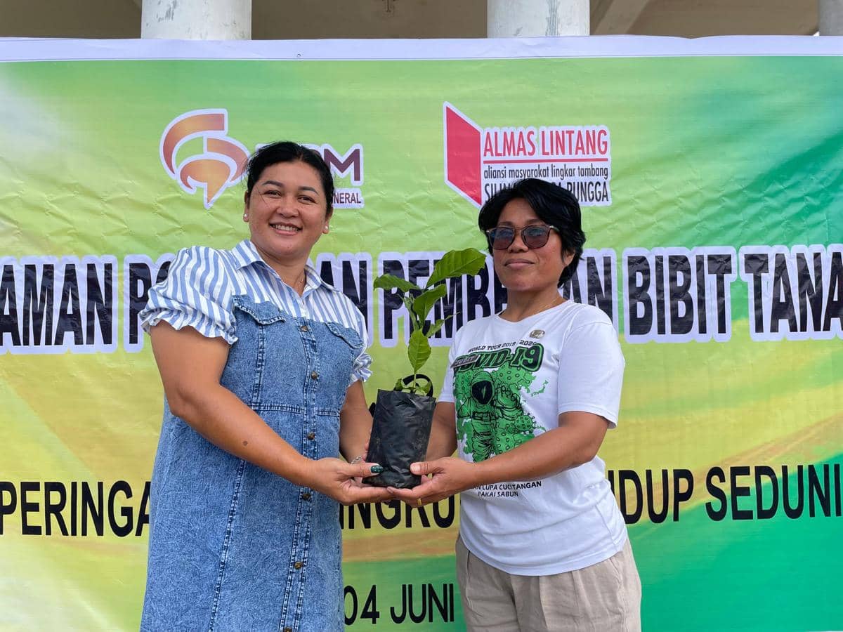 World Environment Day, DPM Berikan Bibit Kopi dan Kemiri pada Petani