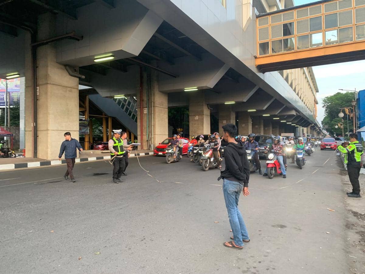 Kecelakaan beruntun di kawasan Pasar Cinde dan Bawah Stasiun LRT Cinde (Dok: Polrestabes Palembang)