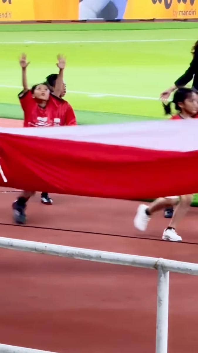 Miguel juga sempat selebrasi ala pesepak bola sungguhan saat berlari keluar lapangan (instagram.com/desta80s)