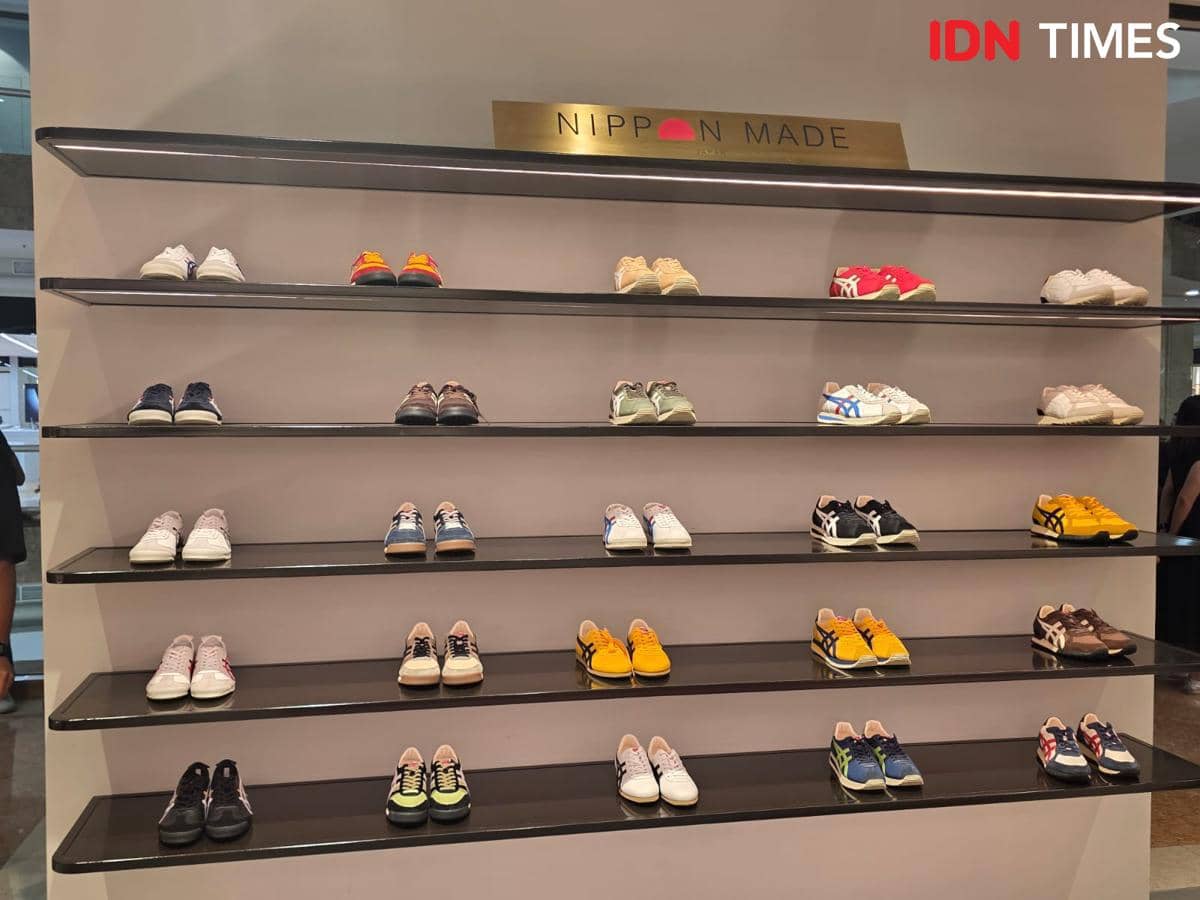 Toko terbesar di Jakarta, berlokasi di Lantai 2, Plaza Senayan