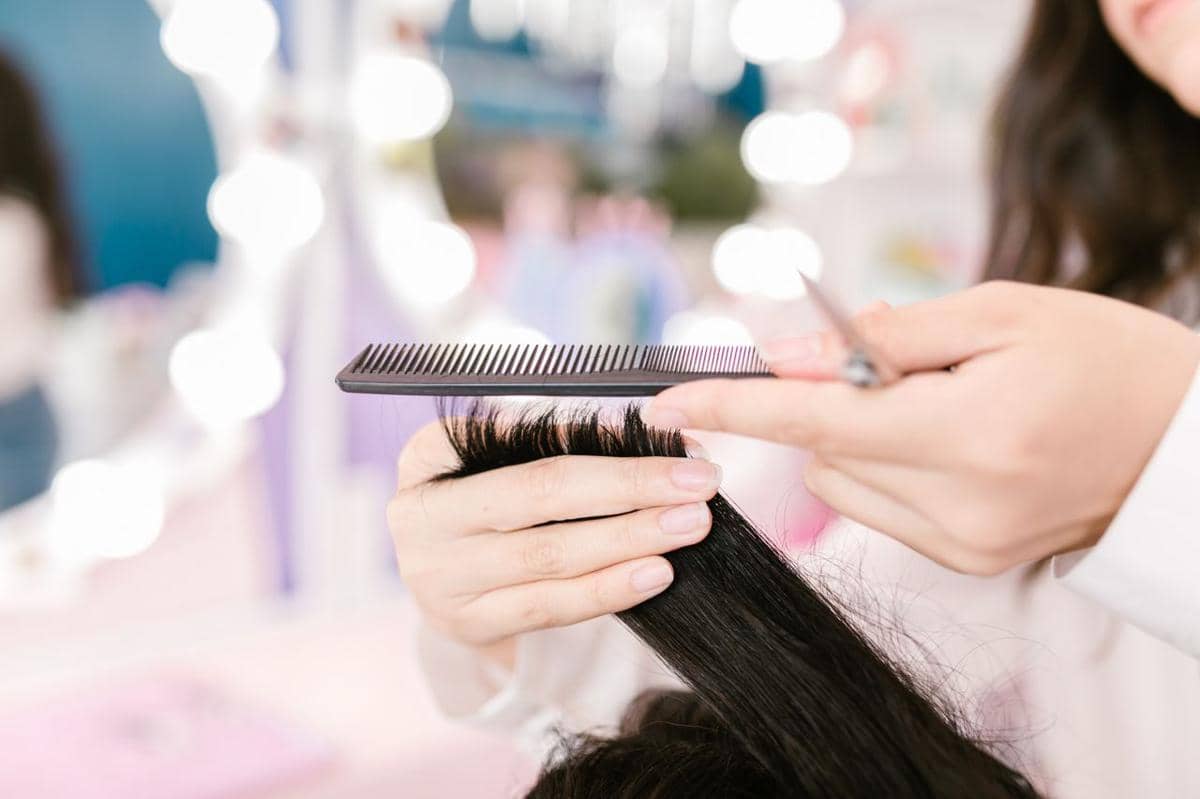 ilustrasi trim, potong rambut