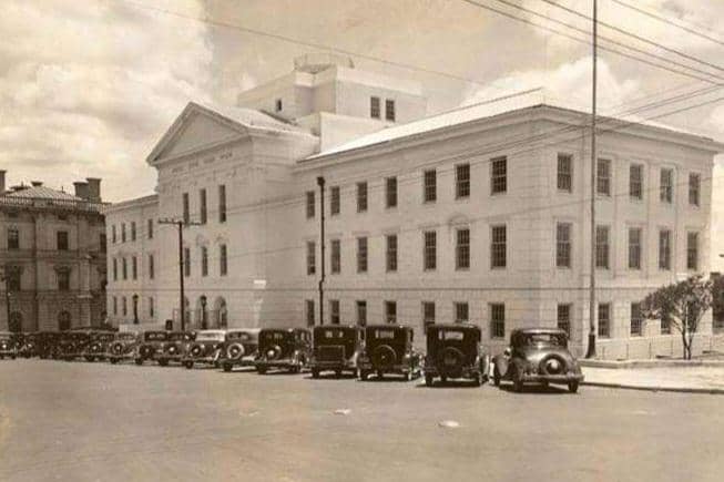 Gedung Pengadilan Kepailitan Amerika Serikat J. Bratton Davis di Columbia, South Carolina pada tahun 1936.