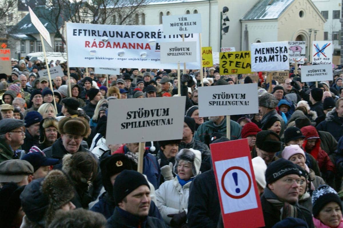Protes setelah runtuhnya sistem perbankan yang kemudian diikuti oleh kehancuran ekonomi Islandia pada awal Oktober 2008.