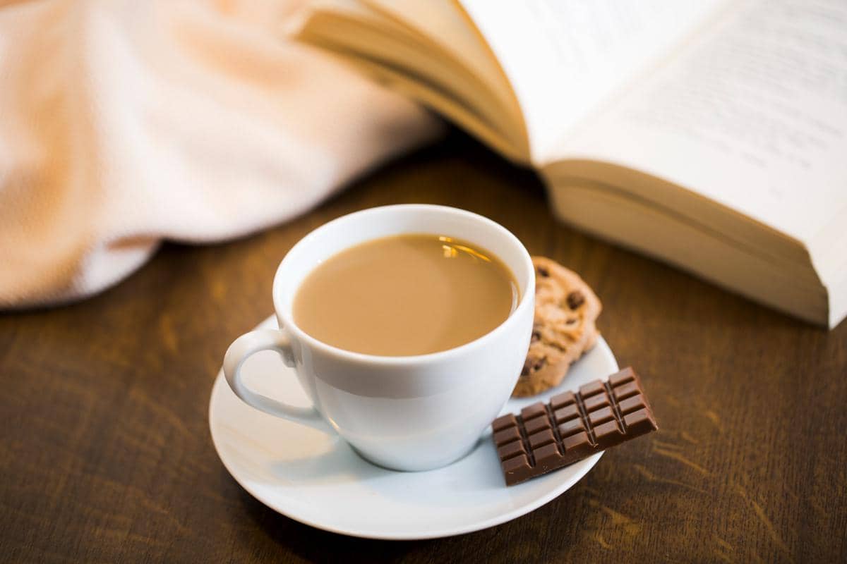 ilustrasi coklat panas dengan vanila