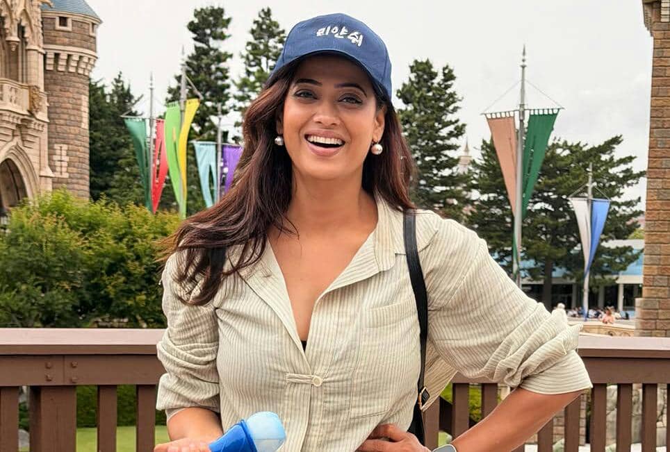 9 Potret Shweta Tiwari Liburan di Tokyo, Seru Bareng Anak Bungsu