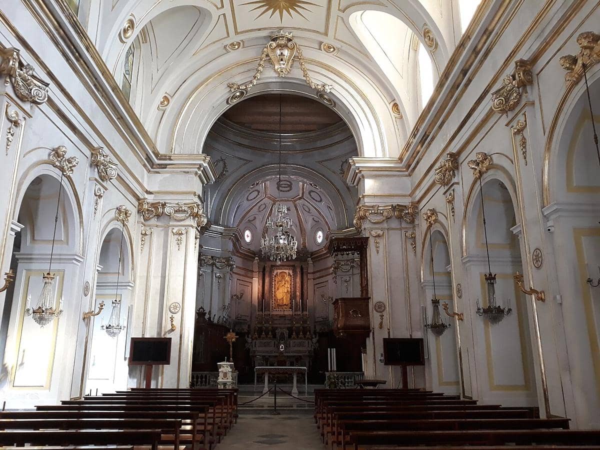 Gereja Santa Maria Assunta di Positano, Italia.