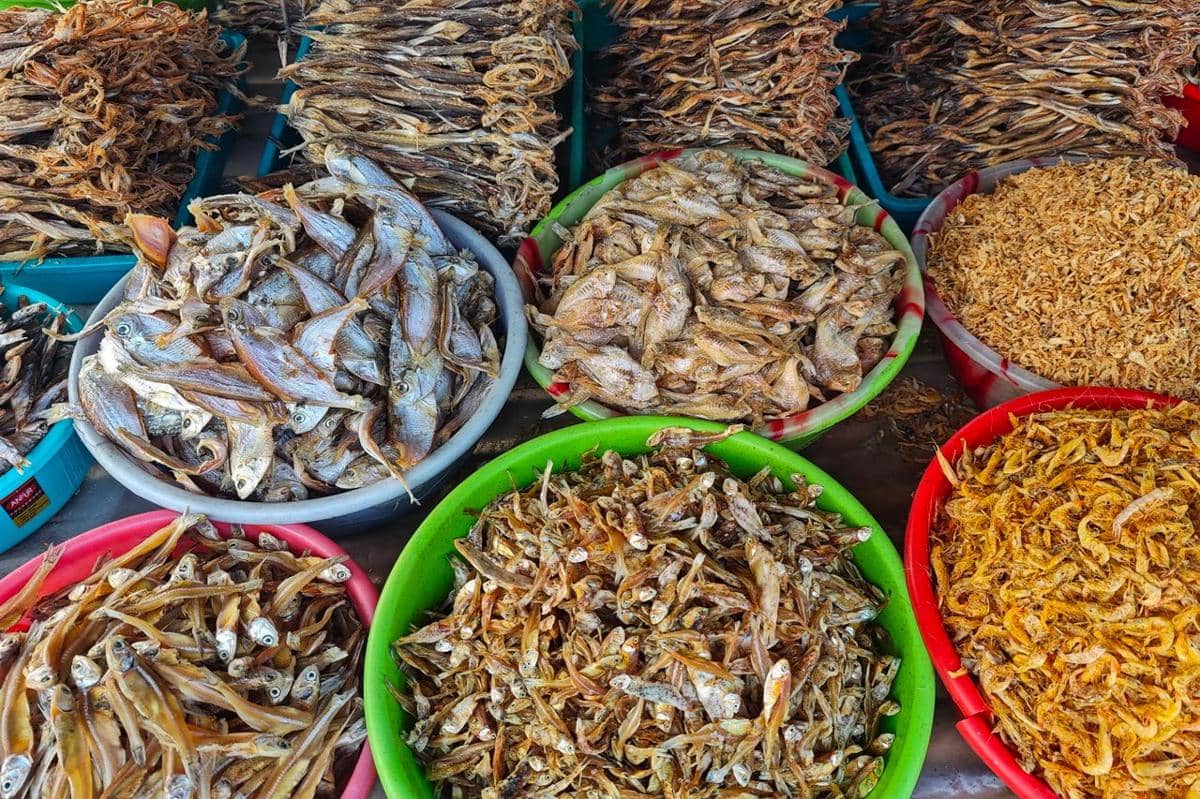 5 Tips Mengurangi Kadar Garam pada Ikan Asin Sebelum Dimasak